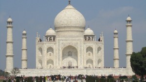 הטאג' מהאל בעיר אגרה בהודו - נחשב לאחד המבנים היפים בעולם (הודו, 2011)