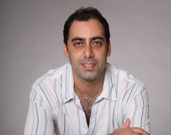 שיחות על שירה בהליקון: יונתן ברג משוחח עם המשורר אלי אליהו 1/5/2012 – ספרים
